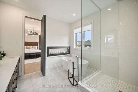 Photo 34 at 25 Pine Heights Drive, Vellore Village, Vaughan