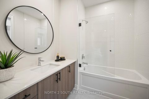 Photo 43 at 25 Pine Heights Drive, Vellore Village, Vaughan