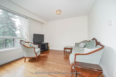 Photo 4 at 6 Yetta Shepway, Don Valley Village, Toronto