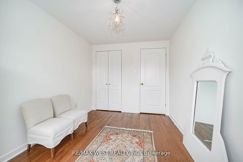 Photo 7 at 6 Yetta Shepway, Don Valley Village, Toronto