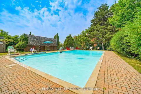 Photo 10 at 6 Yetta Shepway, Don Valley Village, Toronto