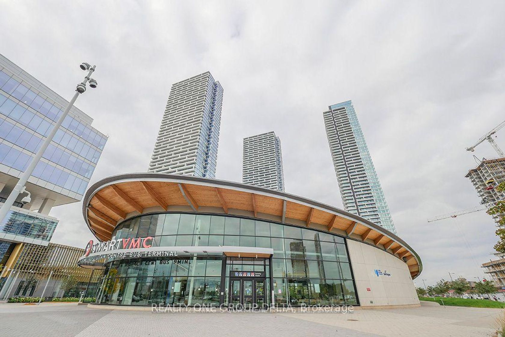 4002 - 898 Portage Parkway, Concord, Vaughan 