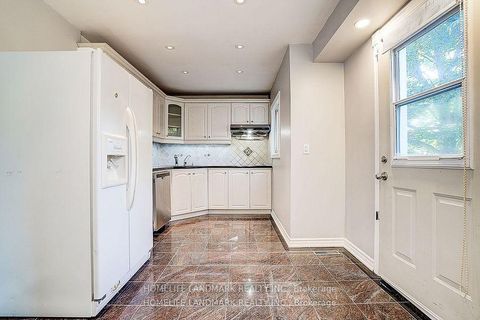 Photo 15 at 15 Saintsbury Square, Milliken, Toronto