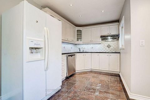 Photo 16 at 15 Saintsbury Square, Milliken, Toronto