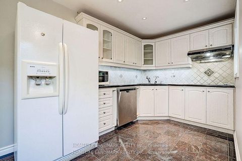Photo 17 at 15 Saintsbury Square, Milliken, Toronto