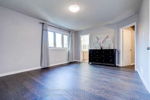 Photo 23 at 15 Saintsbury Square, Milliken, Toronto
