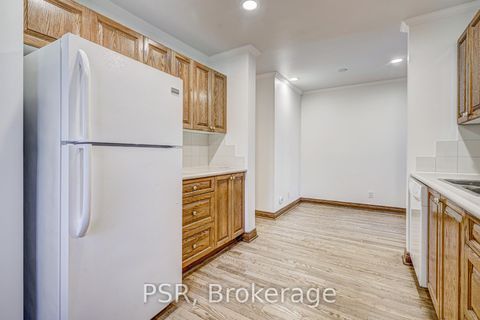 Photo 13 at 98 Roselawn Avenue, Eglinton, Toronto