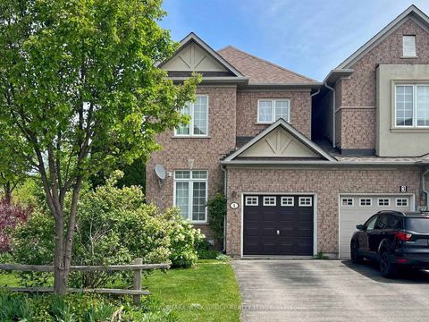 Photo 3 at 1 Lander Crescent, Patterson, Vaughan
