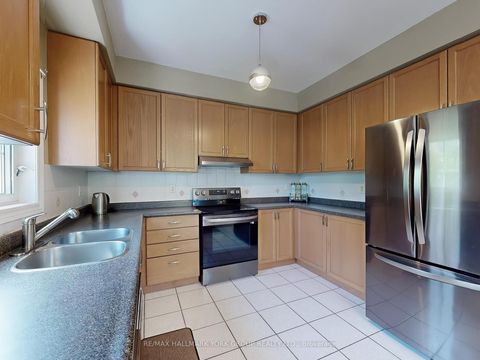 Photo 14 at 1 Lander Crescent, Patterson, Vaughan