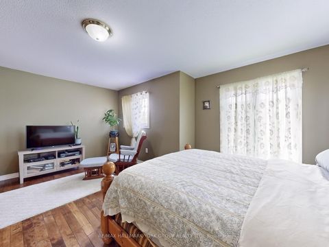 Photo 20 at 1 Lander Crescent, Patterson, Vaughan