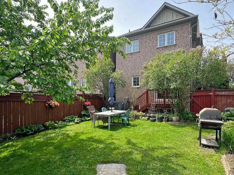 Photo 24 at 1 Lander Crescent, Patterson, Vaughan