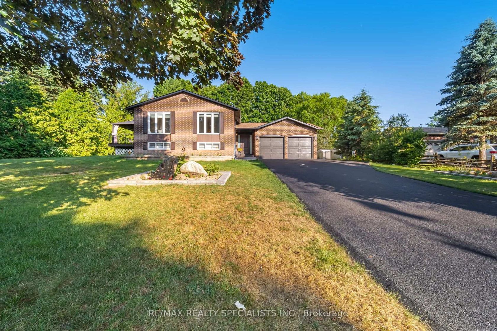 15 Valewood Drive, Caledon East, Caledon by Loree Meneguzzi Real Estate 15 Valewood Drive, Caledon East, Caledon