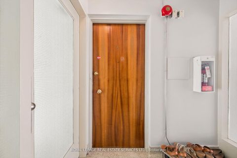 Photo 6 at 19 Dover Drive N, Alderwood, Toronto