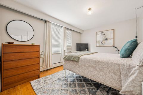 Photo 14 at 19 Dover Drive N, Alderwood, Toronto