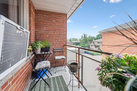 Photo 20 at 19 Dover Drive N, Alderwood, Toronto