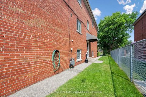 Photo 36 at 19 Dover Drive N, Alderwood, Toronto