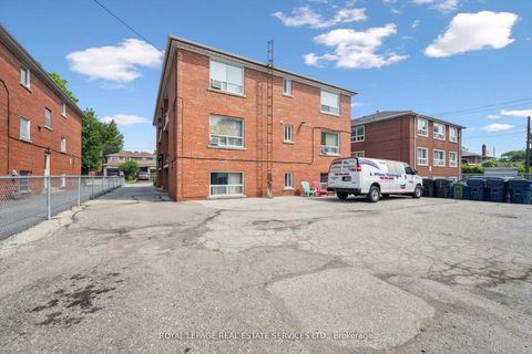 Photo 37 at 19 Dover Drive N, Alderwood, Toronto