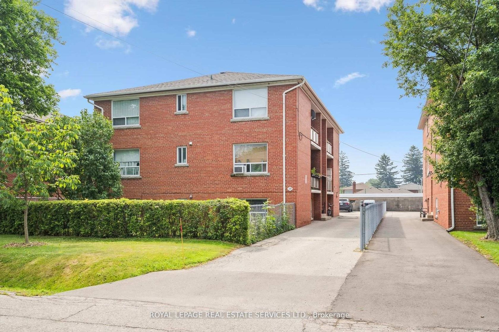 19 Dover Drive N, Alderwood, Toronto 