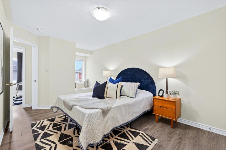 Photo 12 at 57 - 22 Spring Creek Drive, Waterdown, Hamilton
