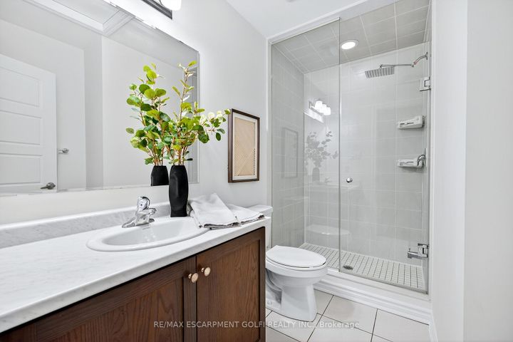 Photo 13 at 57 - 22 Spring Creek Drive, Waterdown, Hamilton