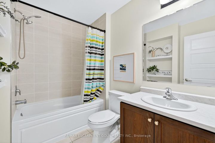Photo 16 at 57 - 22 Spring Creek Drive, Waterdown, Hamilton