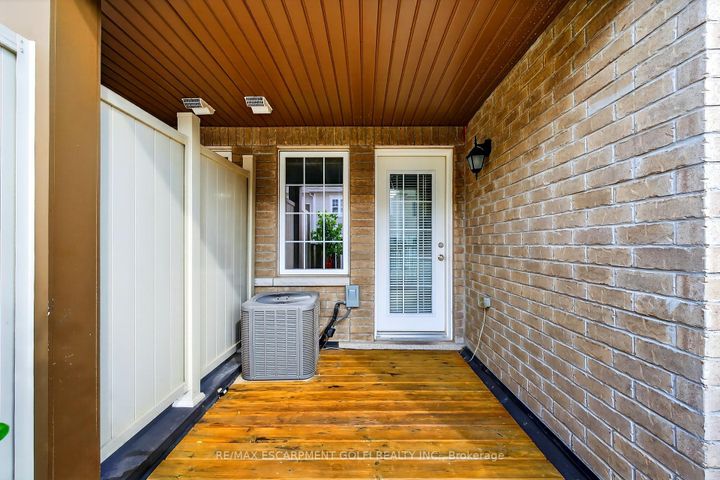 Photo 17 at 57 - 22 Spring Creek Drive, Waterdown, Hamilton