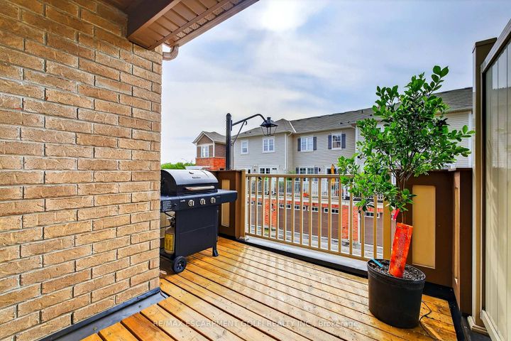 Photo 19 at 57 - 22 Spring Creek Drive, Waterdown, Hamilton