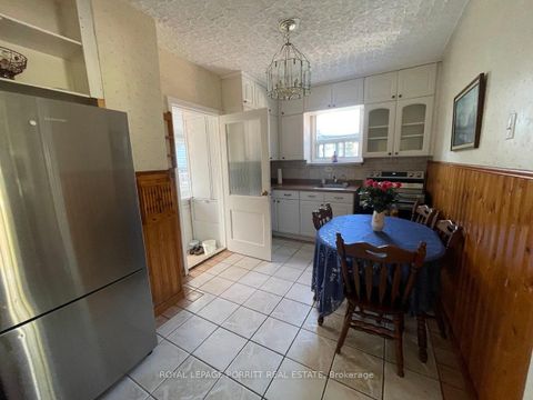 Photo 3 at 44 Twentieth Street, New Toronto, Toronto