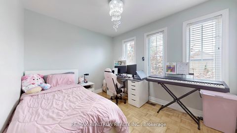 Photo 11 at 287 Wildberry Crescent, Vellore Village, Vaughan