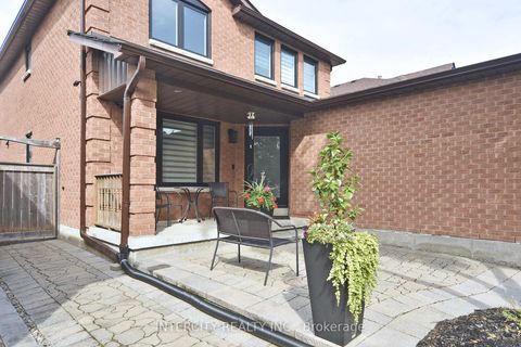 Photo 2 at 137 Largo Crescent, Maple, Vaughan
