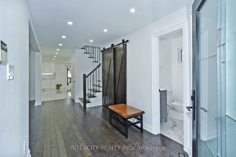Photo 4 at 137 Largo Crescent, Maple, Vaughan