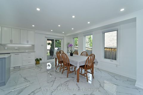 Photo 14 at 137 Largo Crescent, Maple, Vaughan