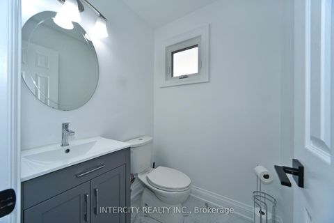 Photo 15 at 137 Largo Crescent, Maple, Vaughan