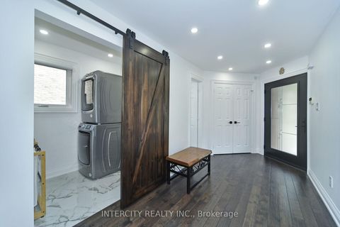 Photo 17 at 137 Largo Crescent, Maple, Vaughan