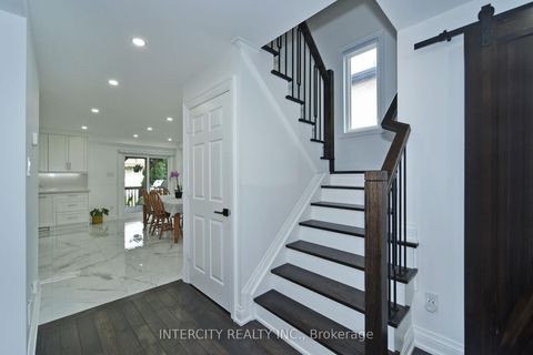 Photo 18 at 137 Largo Crescent, Maple, Vaughan