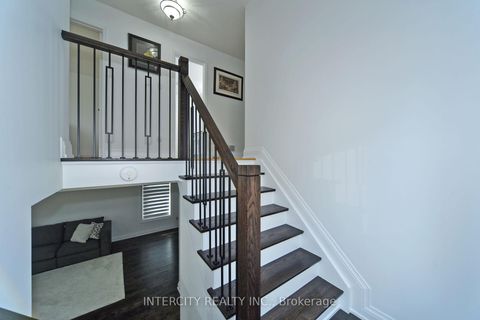 Photo 19 at 137 Largo Crescent, Maple, Vaughan