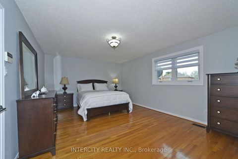 Photo 20 at 137 Largo Crescent, Maple, Vaughan