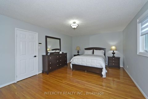 Photo 21 at 137 Largo Crescent, Maple, Vaughan