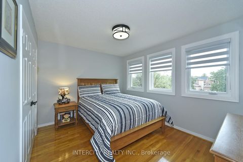 Photo 24 at 137 Largo Crescent, Maple, Vaughan