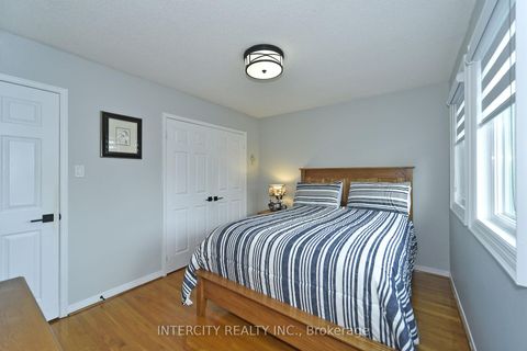 Photo 25 at 137 Largo Crescent, Maple, Vaughan