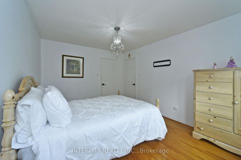 Photo 28 at 137 Largo Crescent, Maple, Vaughan