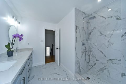Photo 30 at 137 Largo Crescent, Maple, Vaughan
