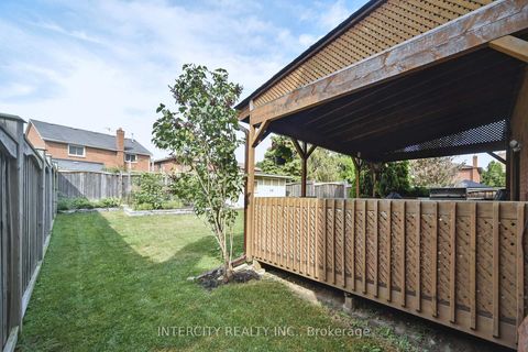 Photo 31 at 137 Largo Crescent, Maple, Vaughan