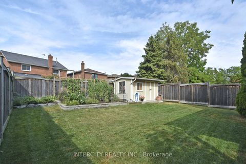 Photo 32 at 137 Largo Crescent, Maple, Vaughan