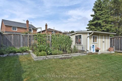 Photo 33 at 137 Largo Crescent, Maple, Vaughan