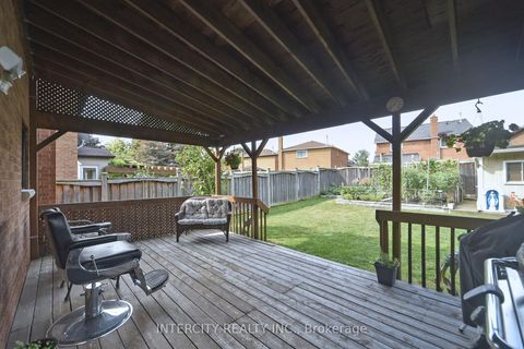 Photo 37 at 137 Largo Crescent, Maple, Vaughan