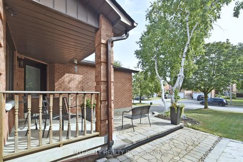 Photo 38 at 137 Largo Crescent, Maple, Vaughan