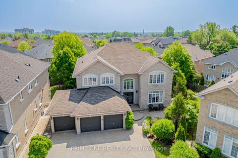 Photo 2 at 19 Ridgestone Drive, Westbrook, Richmond Hill