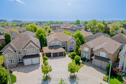 Photo 4 at 19 Ridgestone Drive, Westbrook, Richmond Hill