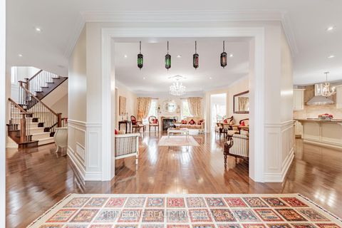 Photo 7 at 19 Ridgestone Drive, Westbrook, Richmond Hill